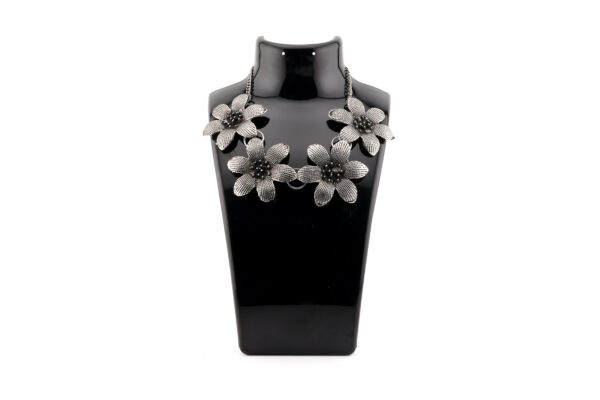 Oxted Traditional Necklace with Floral Motifs – Elegant Occasion Wear