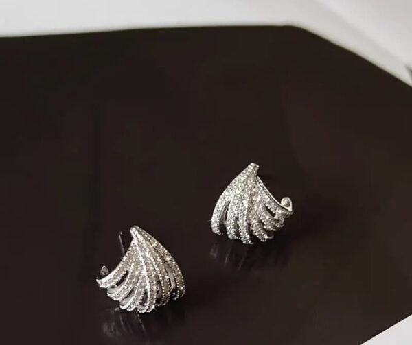 Claw-Set Zirconia Stud Earrings – Nickel-Free Copper